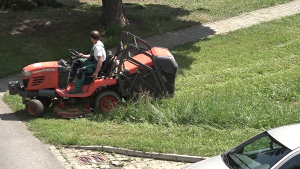 Prešov začal s kosbou verejnej zelene